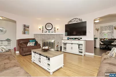 137 Manhattan Avenue, Waldwick, NJ 07463 - Photo 8