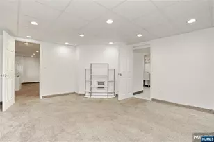137 Manhattan Ave, Waldwick, NJ 07463 - Photo 32