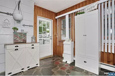137 Manhattan Avenue, Waldwick, NJ 07463 - Photo 18