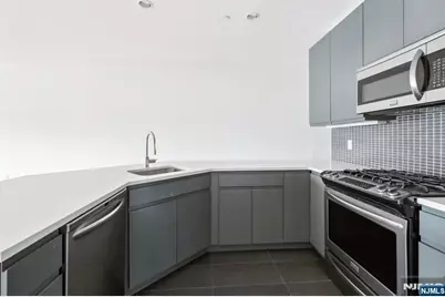 1 Executive 404 #404, Fort Lee, NJ 07024 - Photo 32