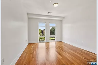 1 Executive 404 #404, Fort Lee, NJ 07024 - Photo 30