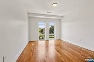 1 Executive 404, Fort Lee, NJ 07024 - Photo 30
