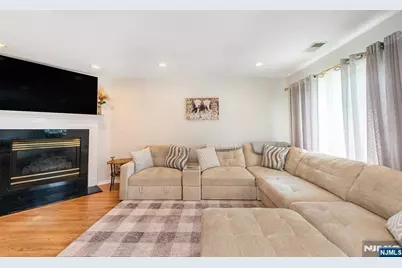 1066 Chedworth Circle, Mahwah, NJ 07430 - Photo 10