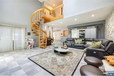 141 Burton Avenue, Hasbrouck Heights, NJ 07604 - Photo 4
