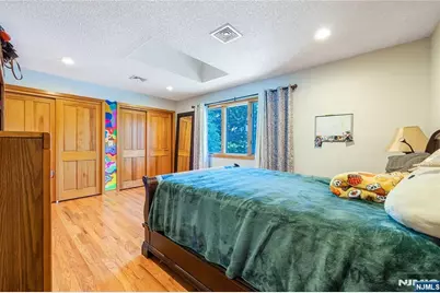 141 Burton Avenue, Hasbrouck Heights, NJ 07604 - Photo 32