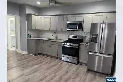 17 Cedar Street 3rd Floor #3rd Floor, Newark, NJ 07106 - Photo 2