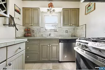 409 Tryon Avenue, Englewood, NJ 07631 - Photo 10