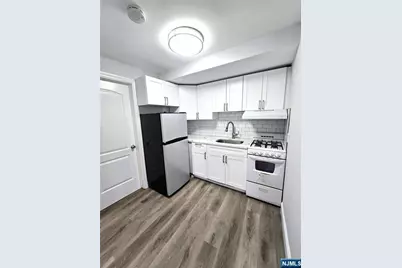275 Grand Avenue, Leonia, NJ 07605 - Photo 14