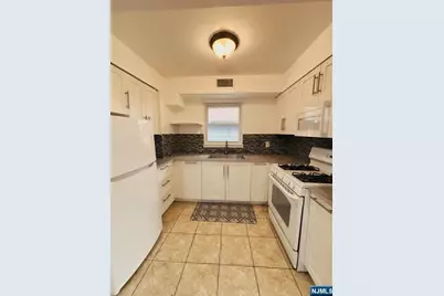389 Dewolf Place 1st Floor #1ST FLOOR, Hackensack, NJ 07601 - Photo 4