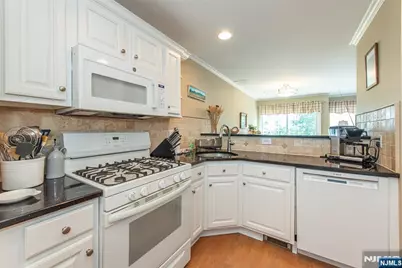 13 Mountainside Drive, Pompton Lakes, NJ 07442 - Photo 10