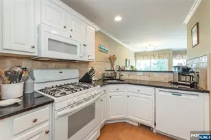 13 Mountainside Dr, Pompton Lakes, NJ 07442 - Photo 10