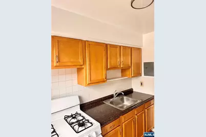 401 W Madison Avenue 27 #27, Dumont, NJ 07628 - Photo 8