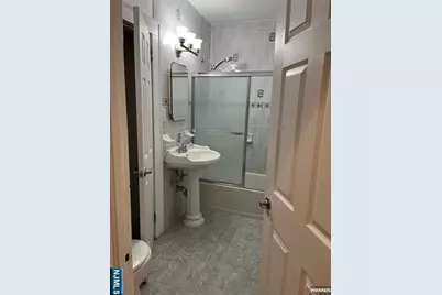 827 Pleasantview Terrace, Ridgefield, NJ 07657 - Photo 12