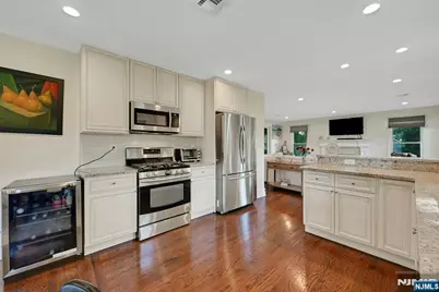 81 Riverview Avenue, Cliffside Park, NJ 07010 - Photo 8
