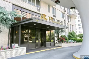 160 Overlook Ave 19D, Hackensack, NJ 07601 - Photo 4