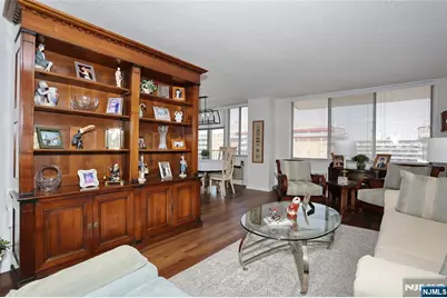 160 Overlook Avenue 19D #19D, Hackensack, NJ 07601 - Photo 2