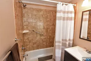 7 Lafayette Pl, Waldwick, NJ 07463 - Photo 14