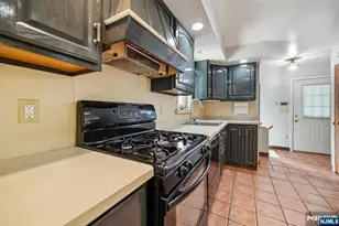 26 Grandview Ave, Oakland, NJ 07436 - Photo 8