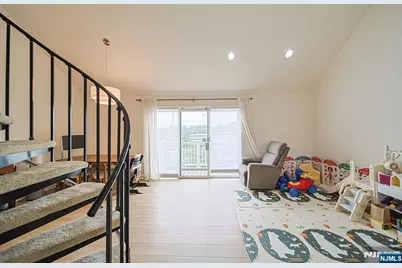 59 Presidential Drive, Englewood, NJ 07631 - Photo 4