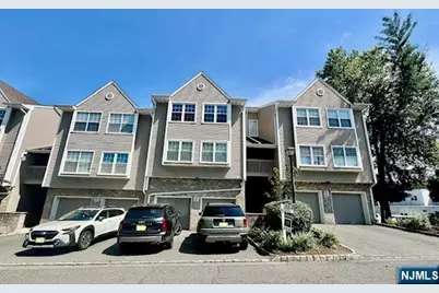 504 Windsor Drive 504 #504, Palisades Park, NJ 07650 - Photo 2