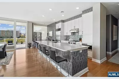 3 Somerset Lane 310 #310, Edgewater, NJ 07020 - Photo 8
