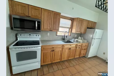 442 Ridge Road 1R #1R, Lyndhurst Township, NJ 07071 - Photo 4