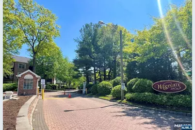 555 Ridge Lane, Fort Lee, NJ 07024 - Photo 42