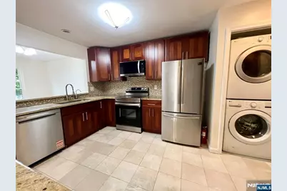 555 Ridge Lane, Fort Lee, NJ 07024 - Photo 14