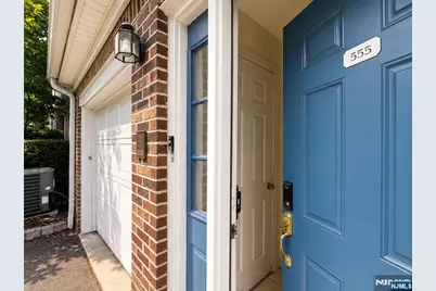 555 Ridge Lane, Fort Lee, NJ 07024 - Photo 4