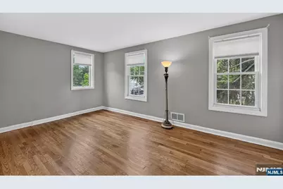 410 Chestnut Street, Paramus, NJ 07652 - Photo 34