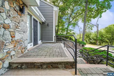 570 Grandview Terrace, Leonia, NJ 07605 - Photo 2