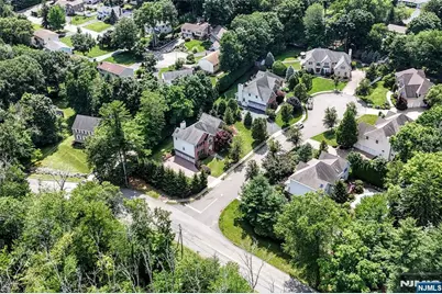 2 Concord Court, Mahwah, NJ 07430 - Photo 4
