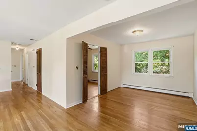 11 Ray Avenue, Leonia, NJ 07605 - Photo 6