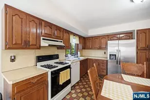 309 Erie Ave, Midland Park, NJ 07432 - Photo 14