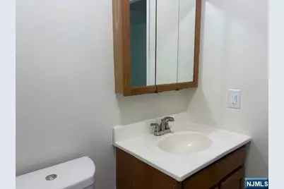 117 Treetop 61 #61, Bloomingdale, NJ 07403 - Photo 8