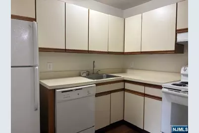 117 Treetop 61 #61, Bloomingdale, NJ 07403 - Photo 2