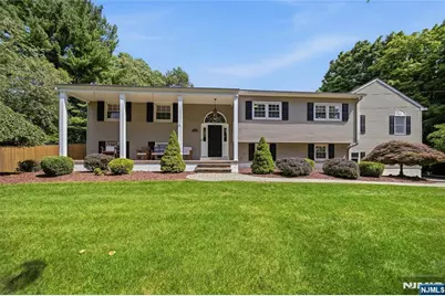 19 Robin Road, Mahwah, NJ 07430 - Photo 2