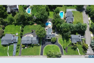 415 Lincoln Avenue, Glen Rock, NJ 07452 - Photo 2