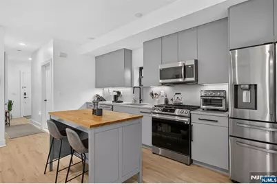 56 Reservoir Avenue 1 #1, Jersey City, NJ 07307 - Photo 4