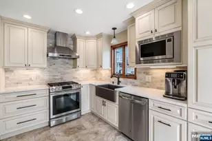 321 Thomas Ave, Lyndhurst Township, NJ 07071 - Photo 10