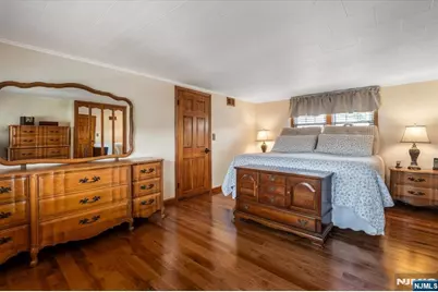 321 Thomas Avenue, Lyndhurst Township, NJ 07071 - Photo 22