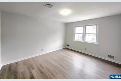 815 Fairview Lane 2nd Fl #2nd FL, Fort Lee, NJ 07024 - Photo 2