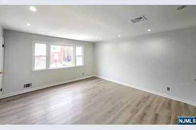 815 Fairview Lane 2nd Fl #2nd FL, Fort Lee, NJ 07024 - Photo 2