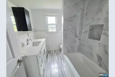 815 Fairview Lane 2nd Fl #2nd FL, Fort Lee, NJ 07024 - Photo 8