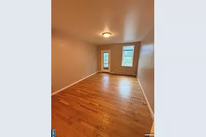 256 Undercliff Avenue 1 #1, Edgewater, NJ 07020 - Photo 4