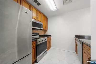 364 Palisade Avenue 5B #5B, Cliffside Park, NJ 07010 - Photo 12