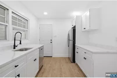 284 2nd Avenue, Newark, NJ 07107 - Photo 16