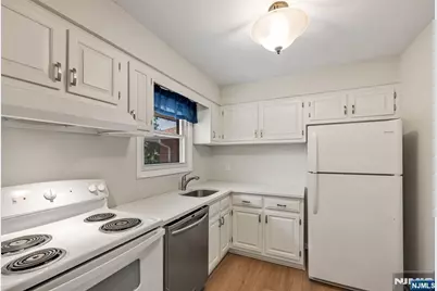 15 Cottage Unit 15-1B #Unit 15-1B, Midland Park, NJ 07432 - Photo 10