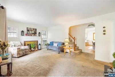81 W Gouverneur Avenue, Rutherford, NJ 07070 - Photo 4