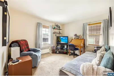 81 W Gouverneur Avenue, Rutherford, NJ 07070 - Photo 4